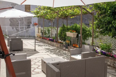 Il Cortiletto Отели рядом с достопримечательностью «Sorrento Peninsula»