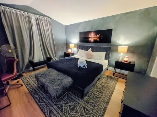 Chic 3 BR w/ Pool Near Disney Magic