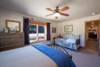 Beautiful Home on 40+ Acres on South Platte River Hotel a Pine