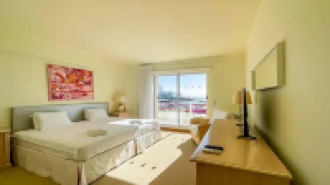 Yes Vista Marina T1 by HSR Vilamarina