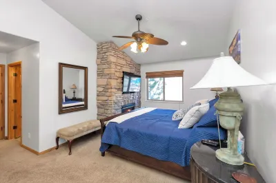 Family-size 5-bedroom condo in Eden, Utah minutes from 2 world-class ski resorts