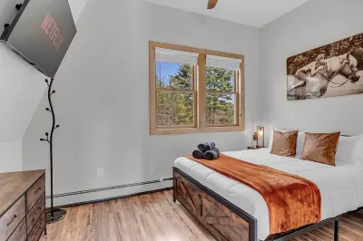 NEW! Relax&Play: HotTub/FirePit/Game Room Paradise