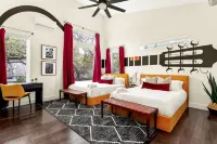 Heated Pool, MiniGolf, Karaoke, Game Room, Spa, 2mi to DT - SoCo Cowgirl