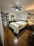 Charming 3-bedroom cottage in lovely Hammond with AC, WiFi