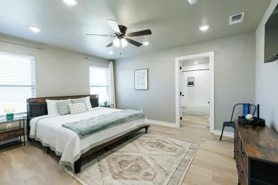 Emerald Escape: 3 bed w/ hot tub 선더 존 파밀리 펀 (프레비슬리 데이브즈 니드 4 스피드) 주변 호텔