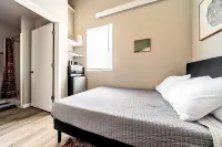 Cozy Micro Suites: Sleeps 2, Minutes to Downtown