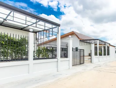 Tonsoi Hathairat Hotels in Khlong Sam Wa