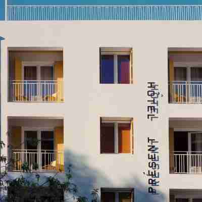 Hôtel Présent - Encore Mieux Hotel Exterior