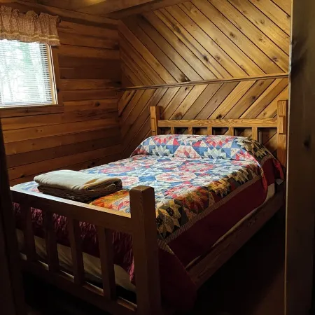 Whitewater Country with Hot Tub, Free WiFi & Indoor Wood Burning Fireplace!