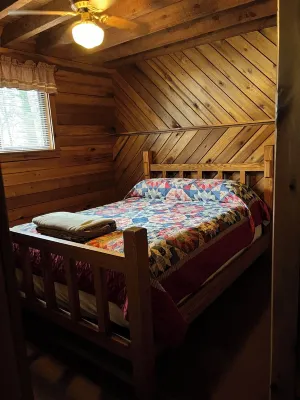 Whitewater Country with Hot Tub, Free WiFi & Indoor Wood Burning Fireplace!