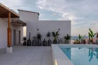 Bondo Hometel - Pools