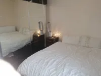 Charming Bradford Room to Rent with Shared Facilities Hotels in Low Moor
