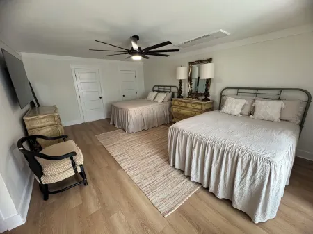 Country Living, Minutes from Town.