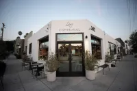 King Suite - Easy Walk to Beach/Strand Close to Downtown, Restaurants and Pier! Hotel in zona Buena Vista Audubon Society & Nature Center