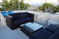 Sapphire Beach Houseboat Sleeps 6
