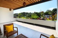 Luxury Penthouse Condo steps to the beach and town