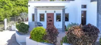 Charming 1-bedroom apartment with WiFi, AC in brilliant Osbourn-Fitches Creek Hotels in 