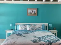 NEW! Remodeled studio just Steps from Beach, Pool, and Restaurants! Hotels in Frydendal