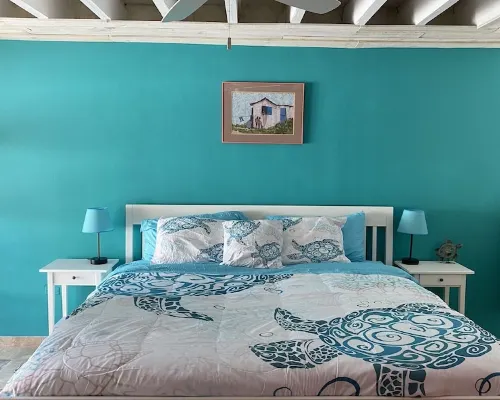NEW! Remodeled studio just Steps from Beach, Pool, and Restaurants! Hotels in Frydendal