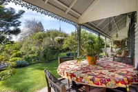 Period home 10-minute walk to the Sorrento shops and 5 minutes to front beach. Hotels near St Andrews Beach