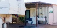 Container-Home with Wi-Fi & 3mi from Downtown Phx 에스트렐라 호텔