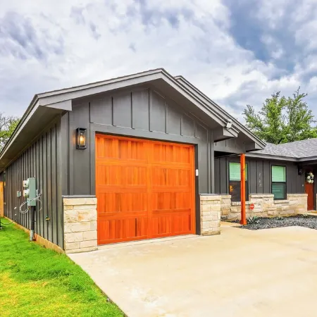 Pet-Friendly • UMHB Walkable • Downtown • Fire Pit • Hot Tub