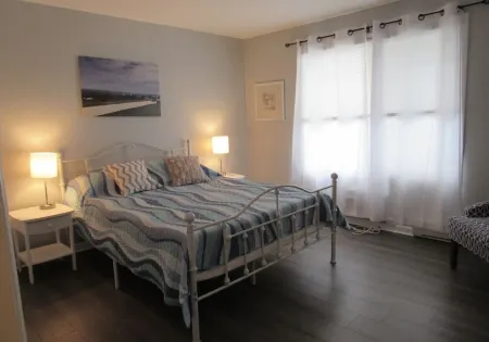 Amazing Ocean view condo, steps to the beach.