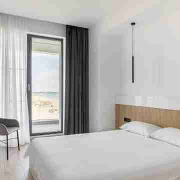 Sea View 2 bedroom Apartament located in Mamaia Nord Rooms