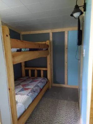 Great Cozy Cabin, in Lake Community, Private Beach,State land,Trails,Fishing,Orv
