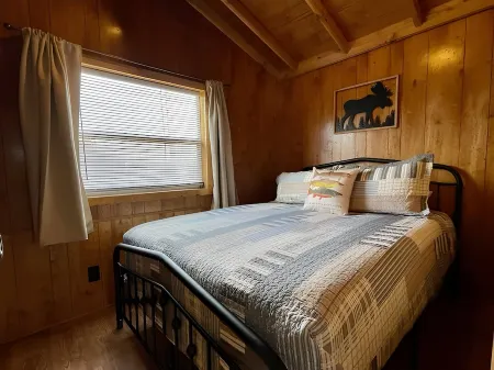 Cozy cabin in delightful Kemmerer with AC, WiFi Отели в г. Кеммерер