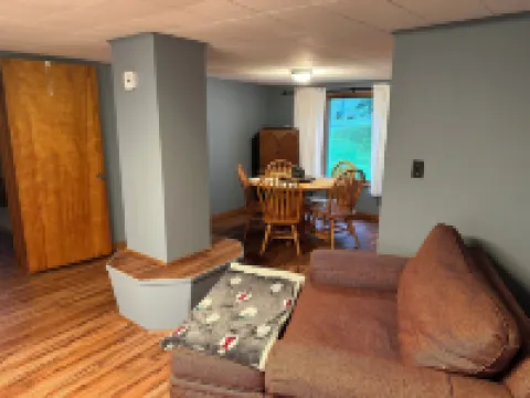 Charming 3-bedroom farmhouse in Rock Stream including vineyard and winery tour. Hotels in Starkey