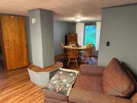 Charming 3-bedroom farmhouse in Rock Stream including vineyard and winery tour. Hotels in Starkey