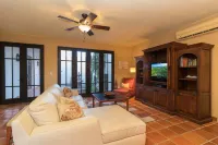 Loreto Bay Poolside Living, Steps from the Beach and Restaurants