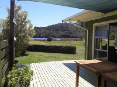 Ngakuta Bay, Marlborough Sounds. Hotels in 