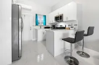 Cornerstone Rentals Lovely 1-BdRm Midtown Unit 1