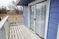 Mega House: 7 bed 3 bath! King & Queen beds!