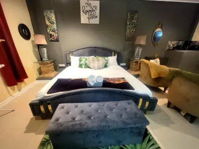 Comfort Suites Studio One Hotels in 