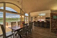 Butterfly Beach House-Private Sandy Beach(100, Boat Dock, 5BR/3BA, Sleeps 14