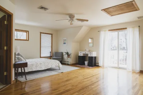 Spacious 4-bedroom home on 5 acre farm near Minnewaska State Park
