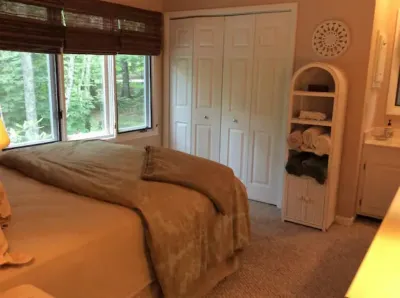 Dog friendly. No stairs! New to VRBO
