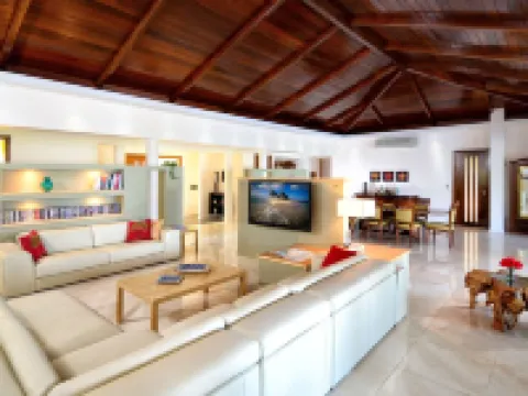 Direct Beachfront 6 BDR/en-suite /maid included. Excellent service. Rare gem (O) Hotels in Guana Bay