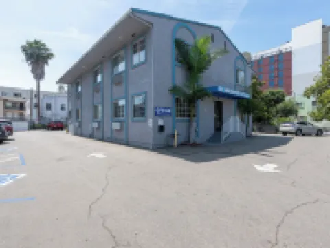 Hollywood City Inn Hotels near Griffith Observatory