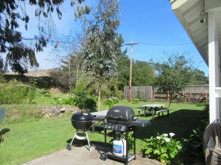 Sandy Clove Cottage creates a private getaway with nature in Fortt Bragg.