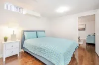 2 Bedroom, 2 free parking, 5 min to Mississauga center, 20min Toronto center Hotels near Burberry