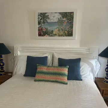 Spacious one bedroom oceanfront apartment