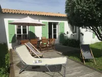 Les Portes en ré, Nice villa with garden in the center of the village.