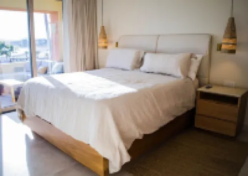 Exquisite, Ocean front, Contemporary Retreat