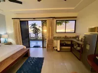 Amazing right on the water, BEACHFRONT studio near Tamarindo Hotels in Potrero