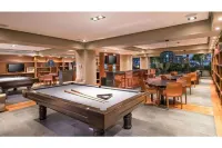 Nima Bay Luxurious 3 bedroom, 2 story Penthouse. Hotels in 