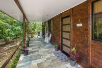 Casa Familia-Pura Vidaville. Private Modern Cabin w/ AC & Fiber Wi-Fi. Near Park